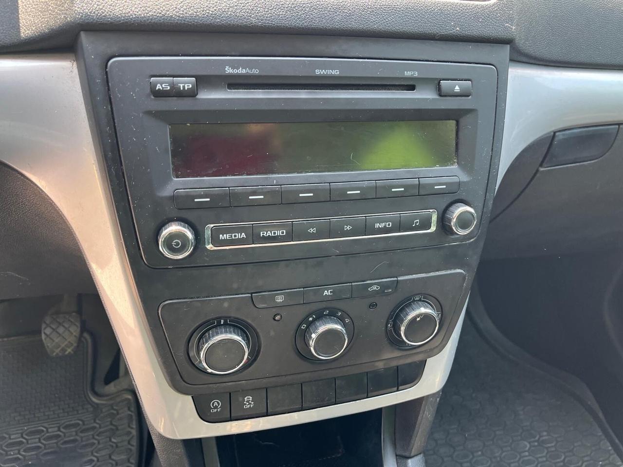 Skoda yeti -1600 tdi/105 cv -full-2012