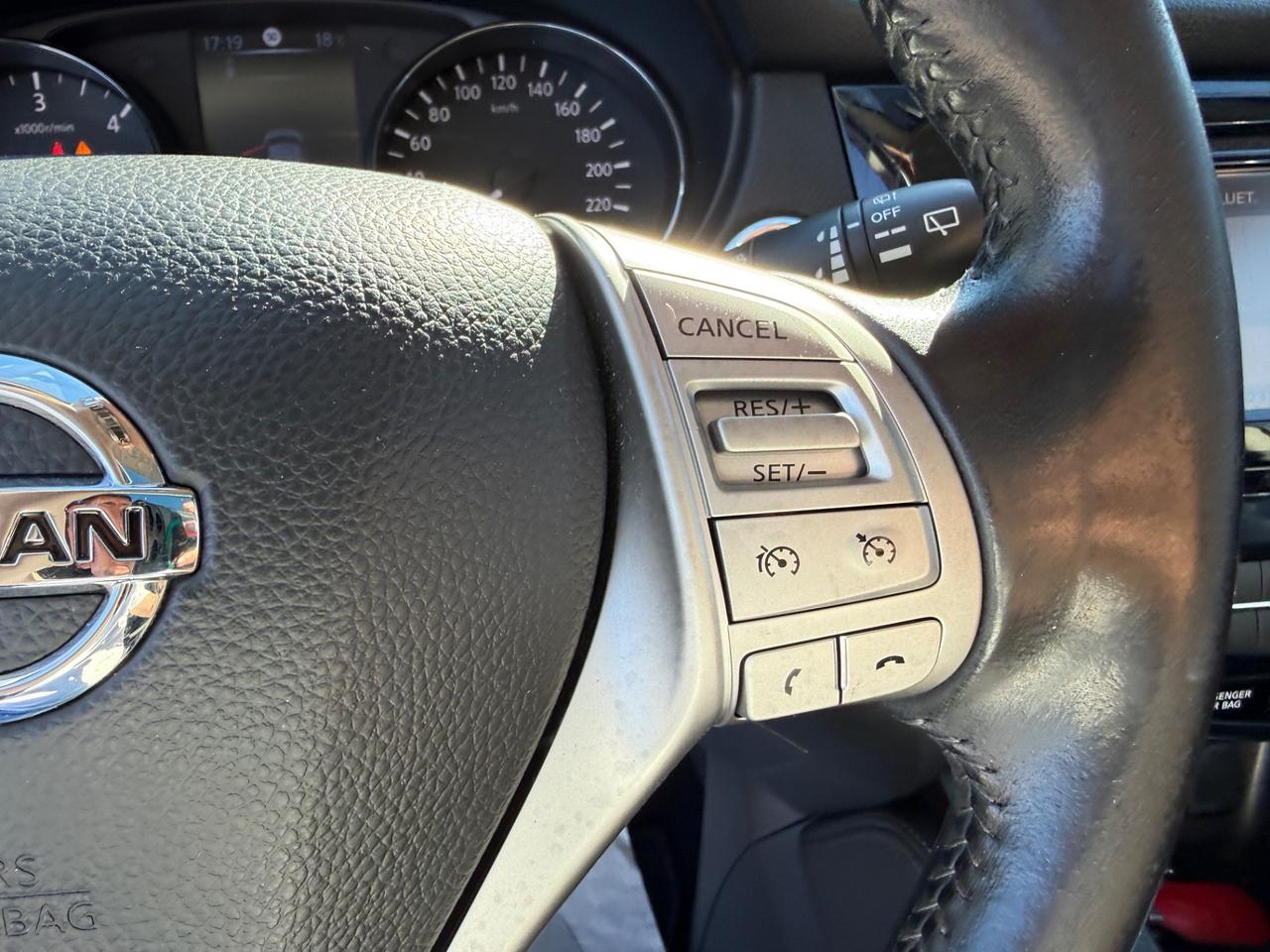 Nissan Qashqai 1.6 dCi 2WD Tekna-TETTO-NAVI.360