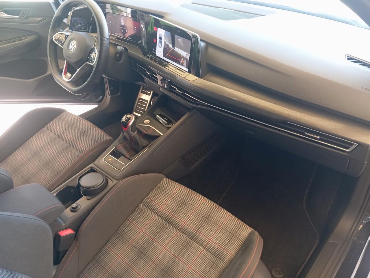 Volkswagen Golf GTI VIII 2.0 TSI