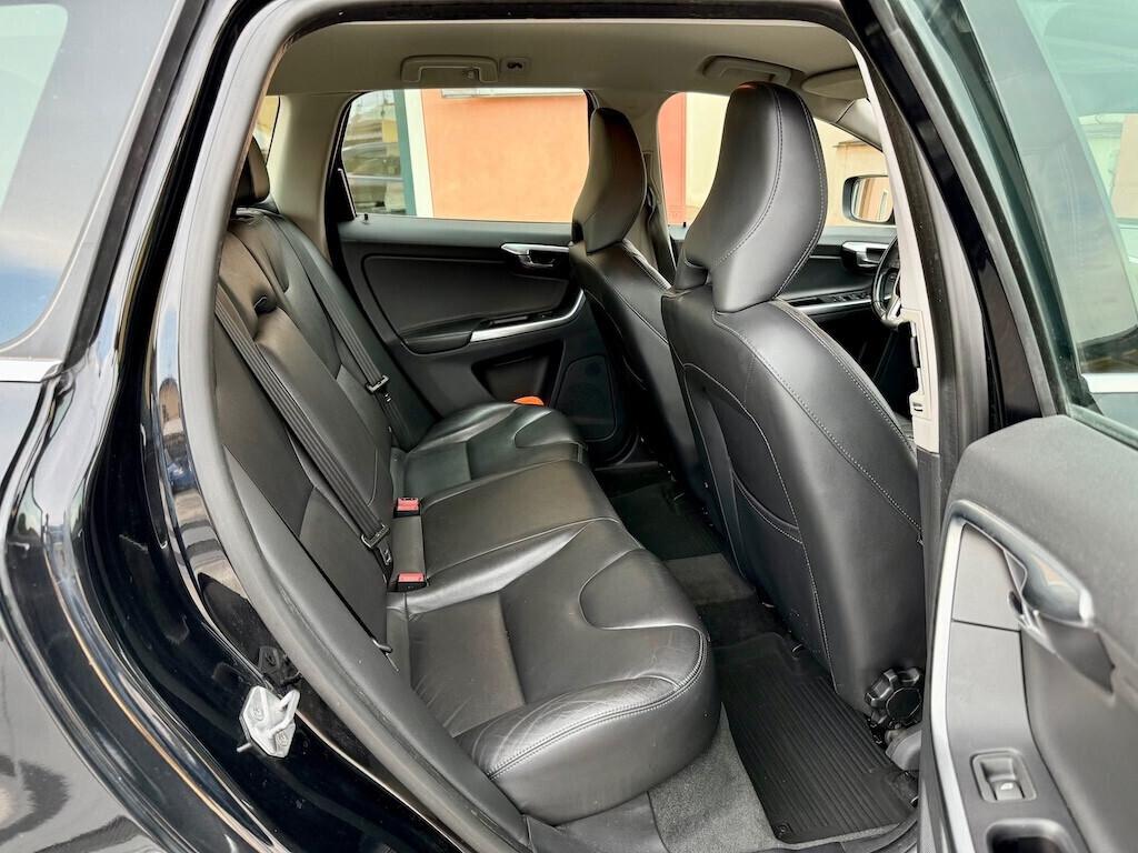 Volvo XC 60 D4 AWD Geartronic Momentum