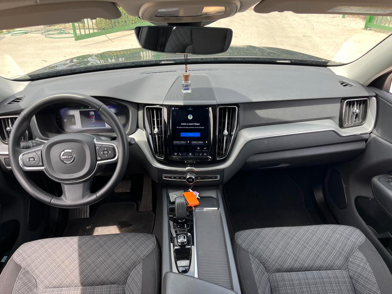 Volvo XC 60 B4 automatico Essential - Unico proprietario - 60.782 km
