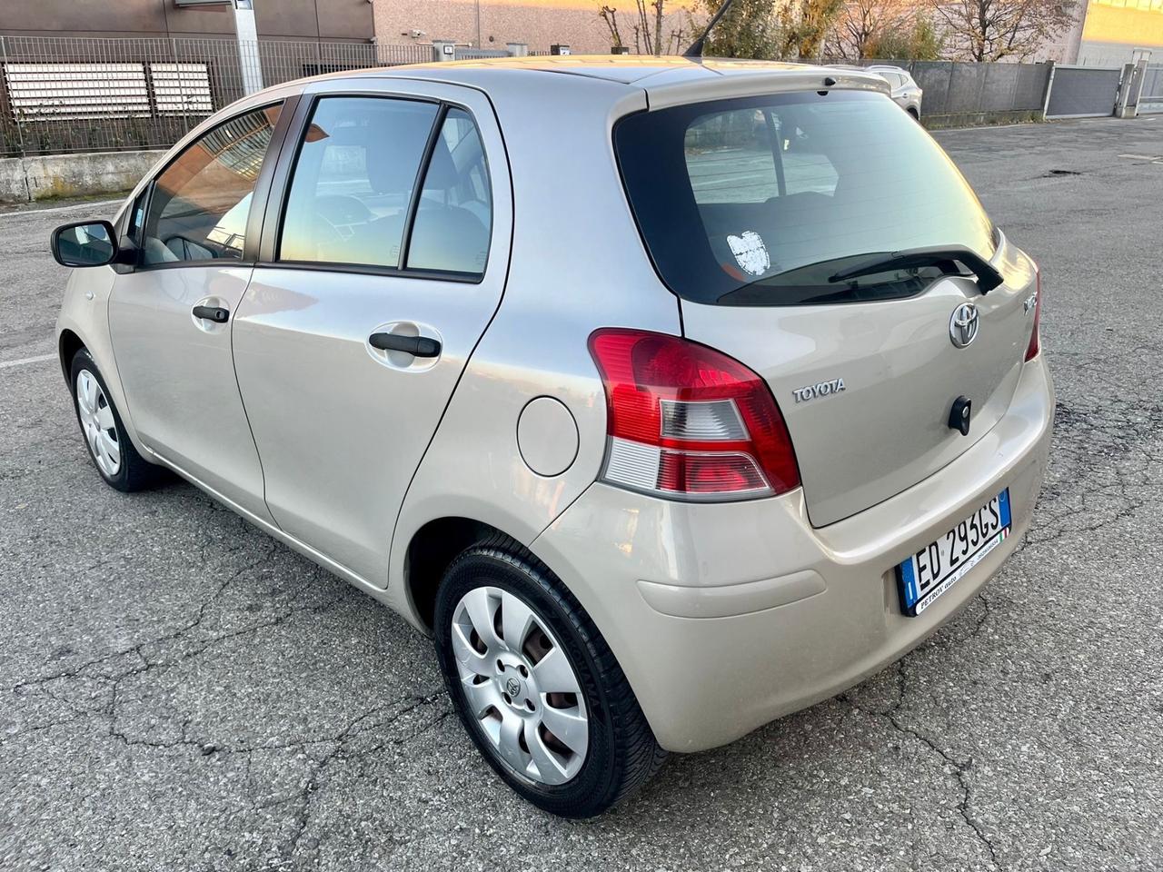 Toyota Yaris 1.0benz 2010 128.000km perfetta per neopatentati