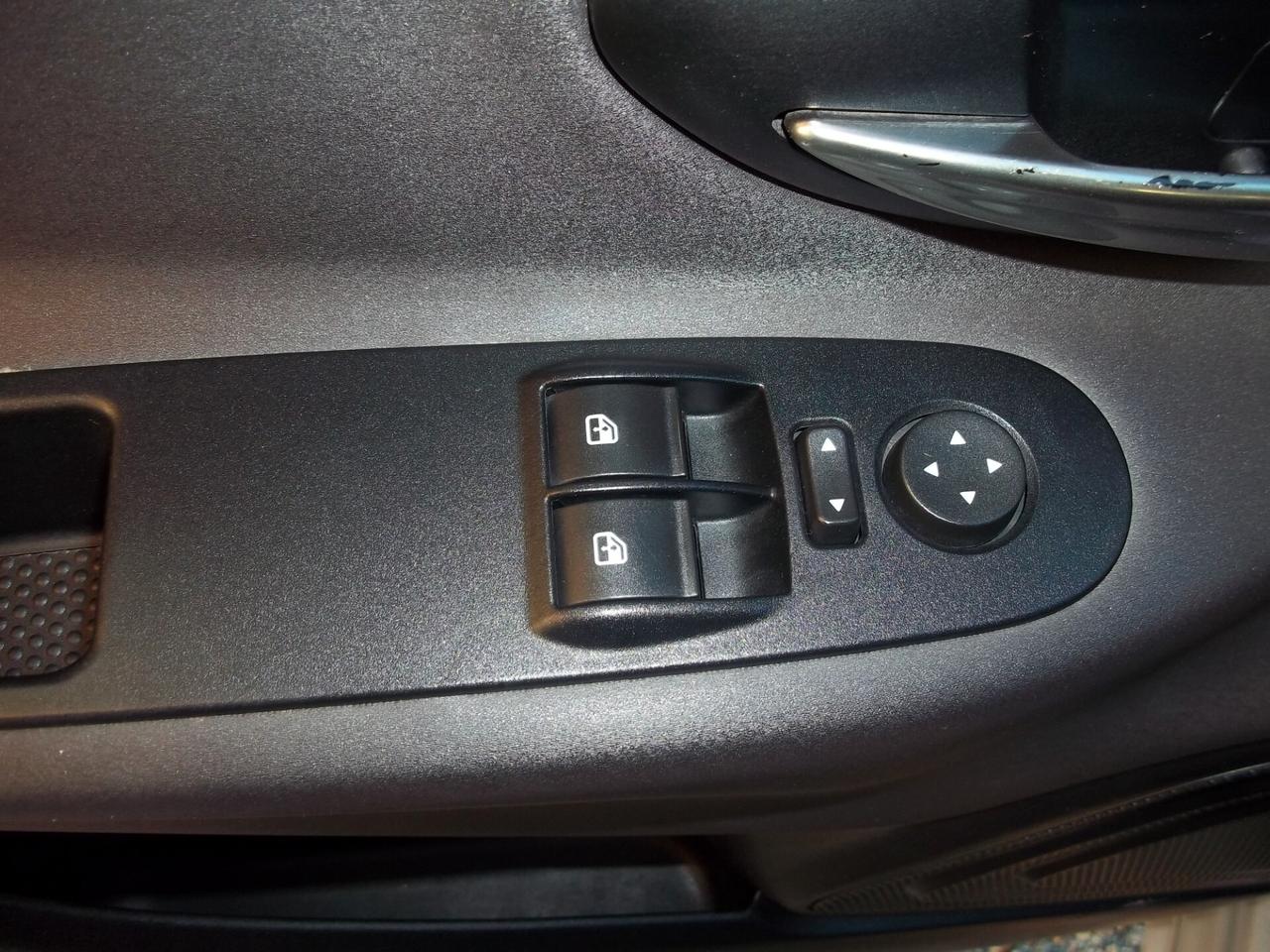 Lancia Ypsilon Gold 1.2 8v Ok neopatentati 5 posti Euro 5B