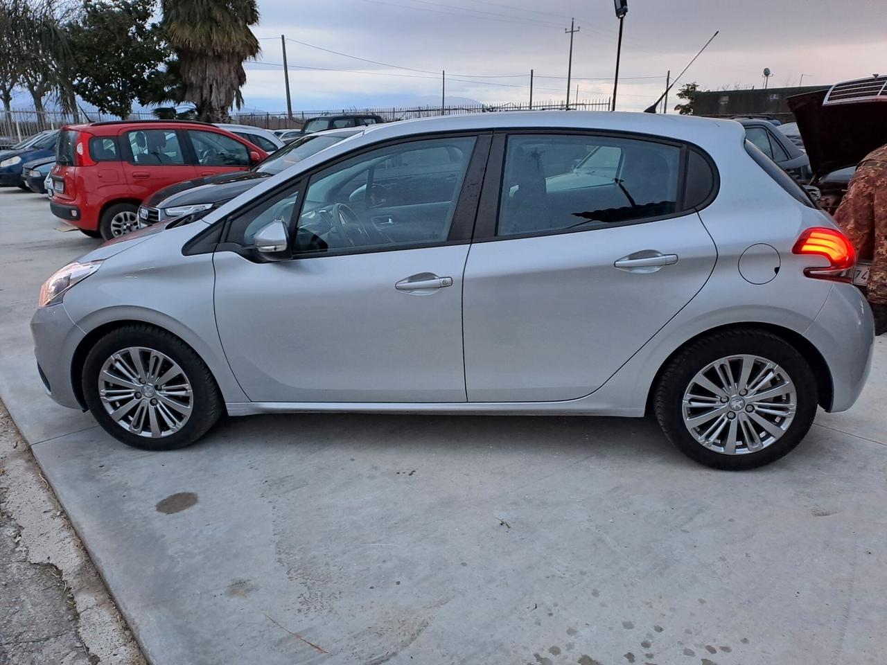Peugeot 208 BlueHDi 75 5 porte Allure 2016