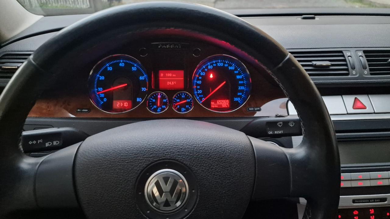 Volkswagen Passat 1.6 16V FSI Comfortline