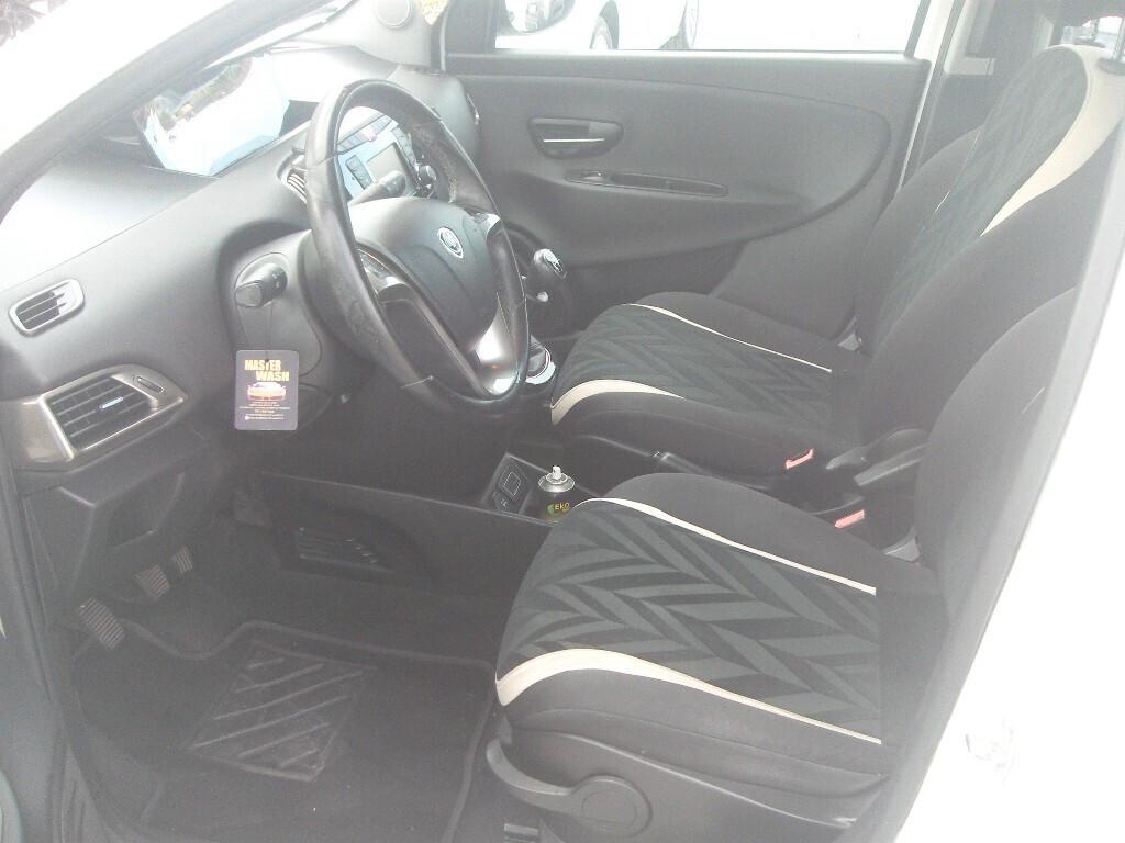 Lancia Ypsilon 1.2 69 CV 5 porte Gold - 2016