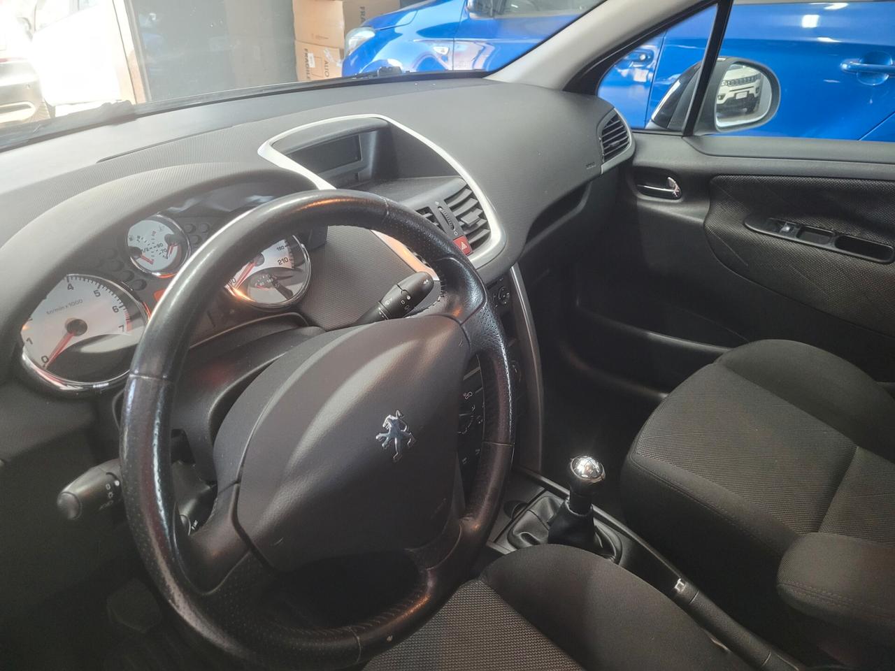 Peugeot 207 1.4 8V 75CV 5p. X Line