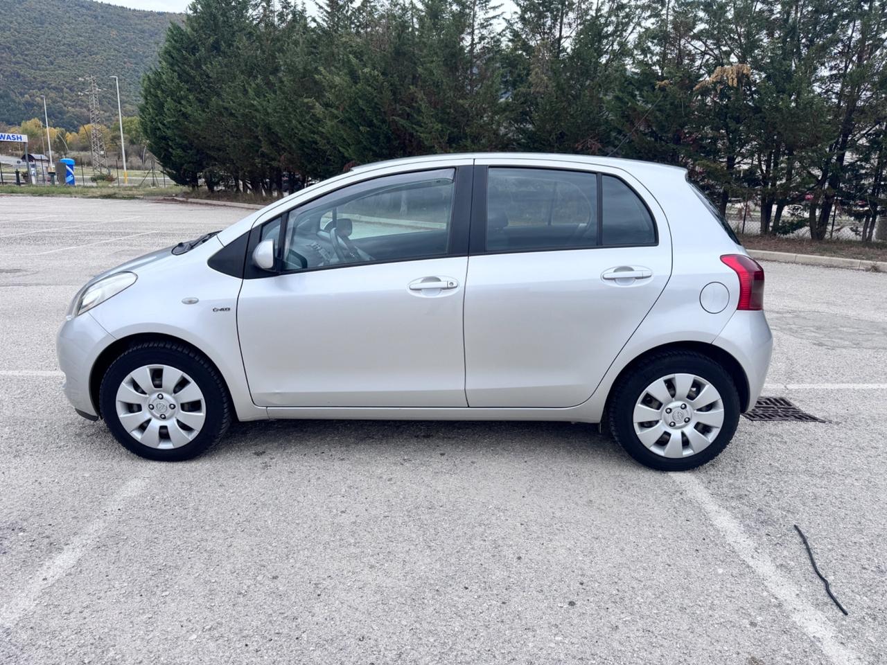 Toyota Yaris 1.4 D-4D 5 porte M-MT Sol automatica.