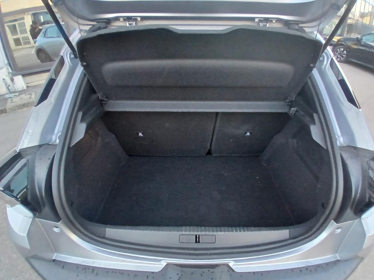 Lancia Ypsilon Hybrid e-DCT