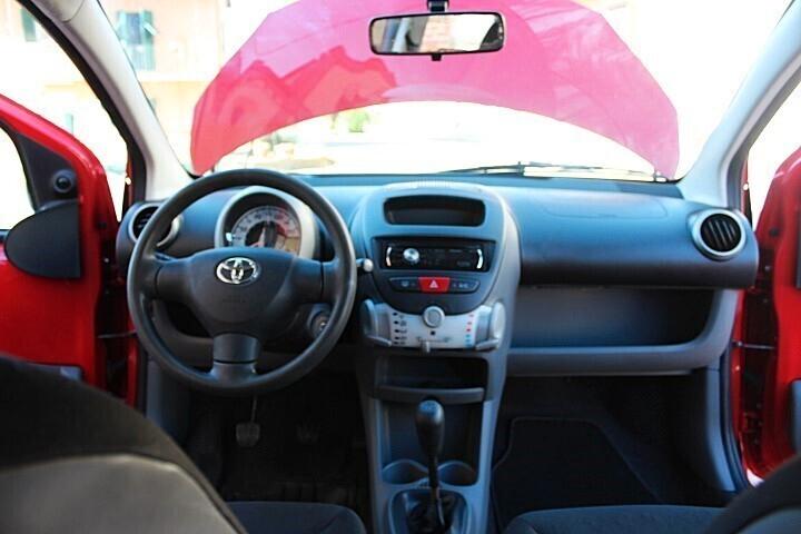 Toyota Aygo 1.0 VVT-i 5 porte Red Edition CLIMATIZZATA UNICA UTILIZZATRICE ESTETICA ESEMPLARE