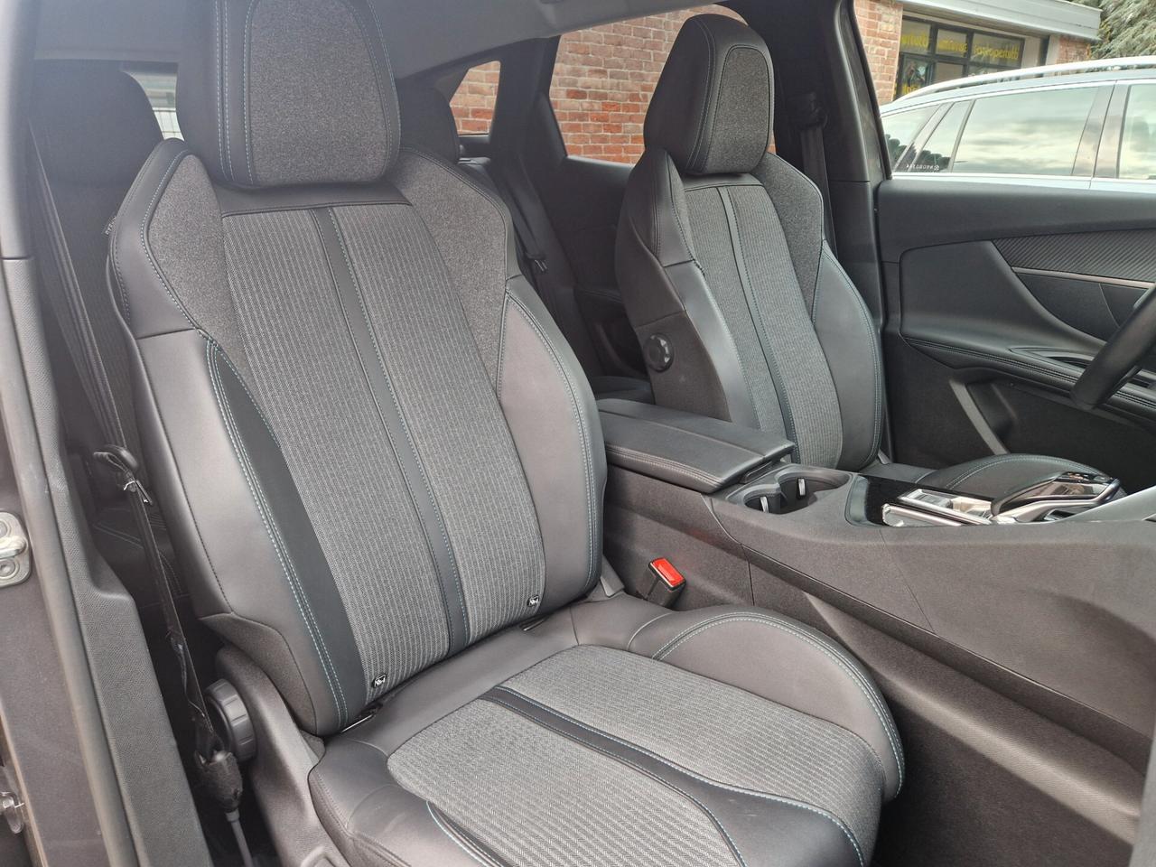 Peugeot 3008 1.5 130CV "67.200 km" AUTOMATICA, Carplay, Telecamera 360