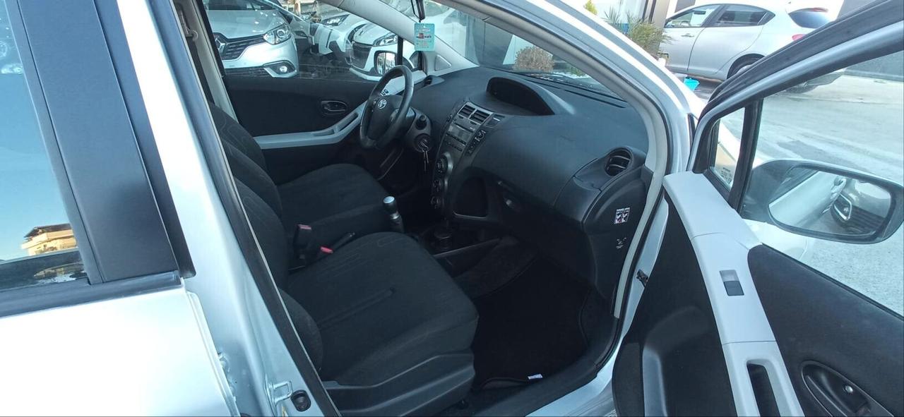 Toyota Yaris 1.0 CON 76 MILA KM