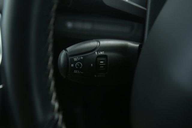 PEUGEOT 2008 BlueHDi 100 Allure Retrocamera