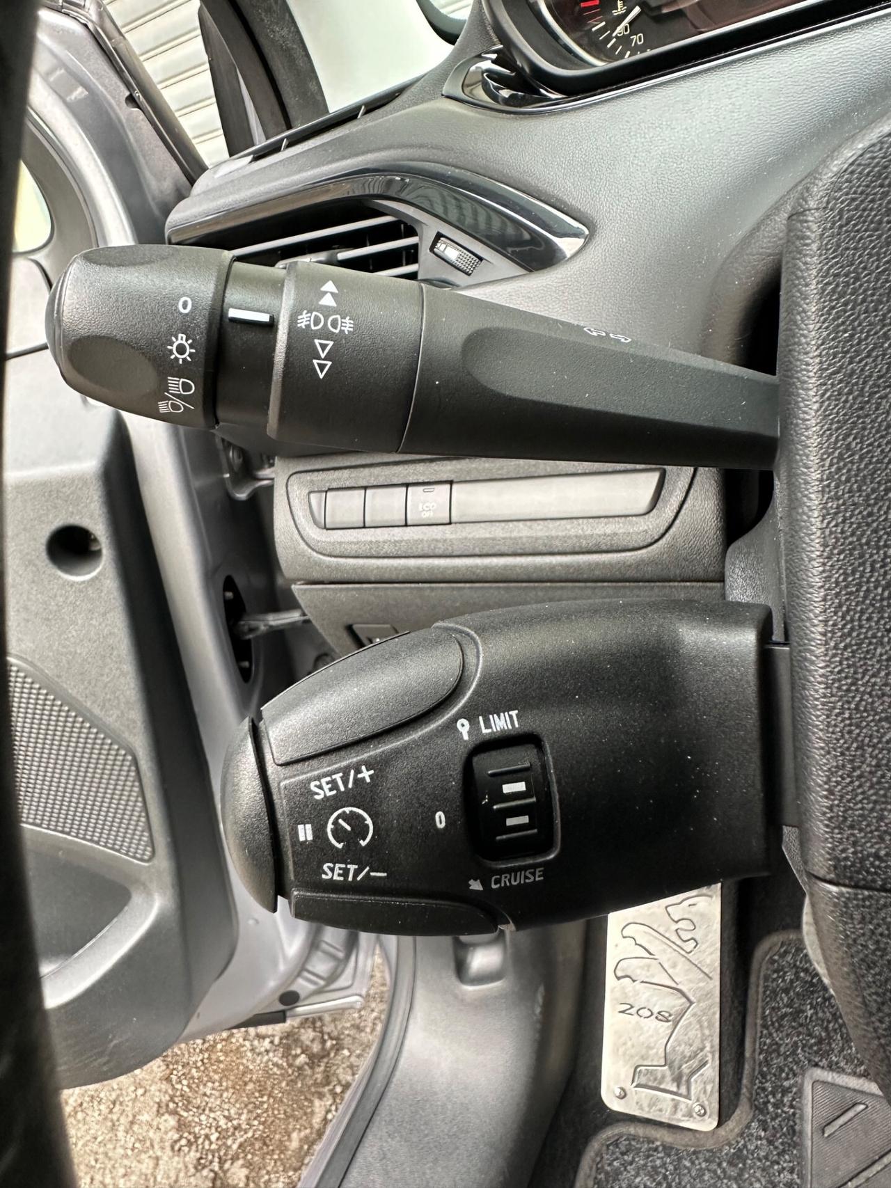 Peugeot 208 1.5 BlueHDi 100cv 5p. Allure