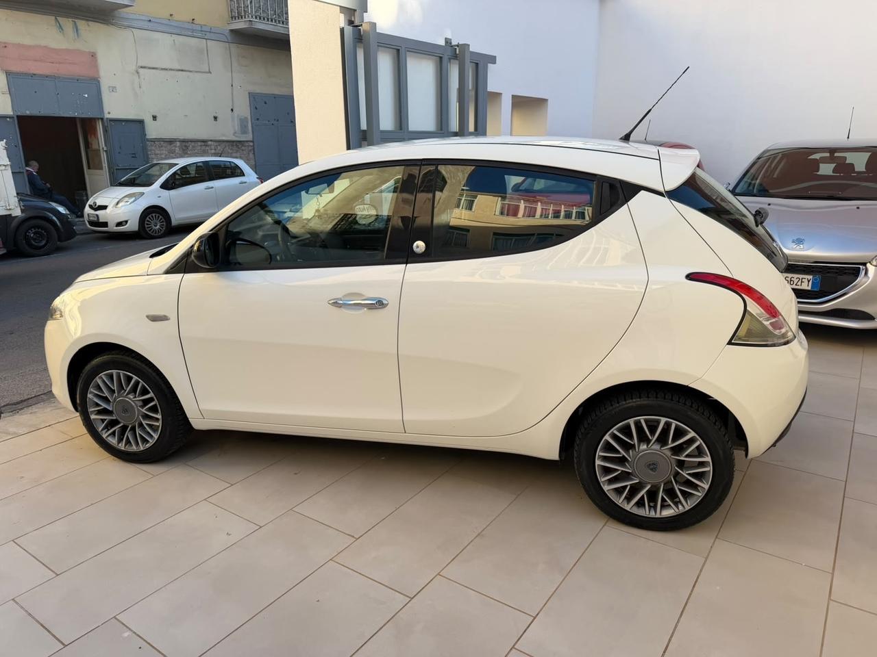 Lancia Ypsilon 1.2 69 CV 5 porte GPL Ecochic Platinum