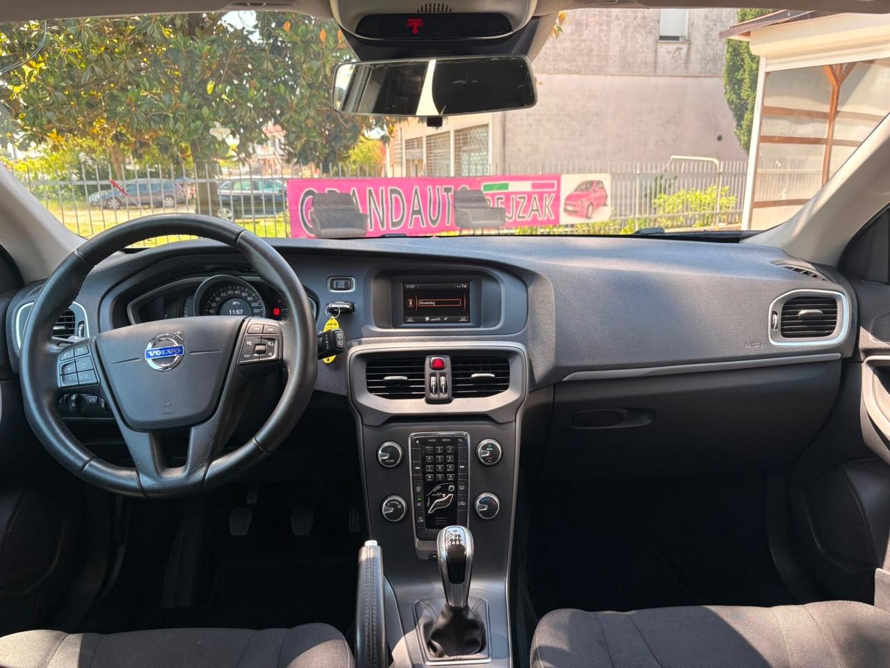 Volvo V40 D2 R-DESIGN MOMENTUM