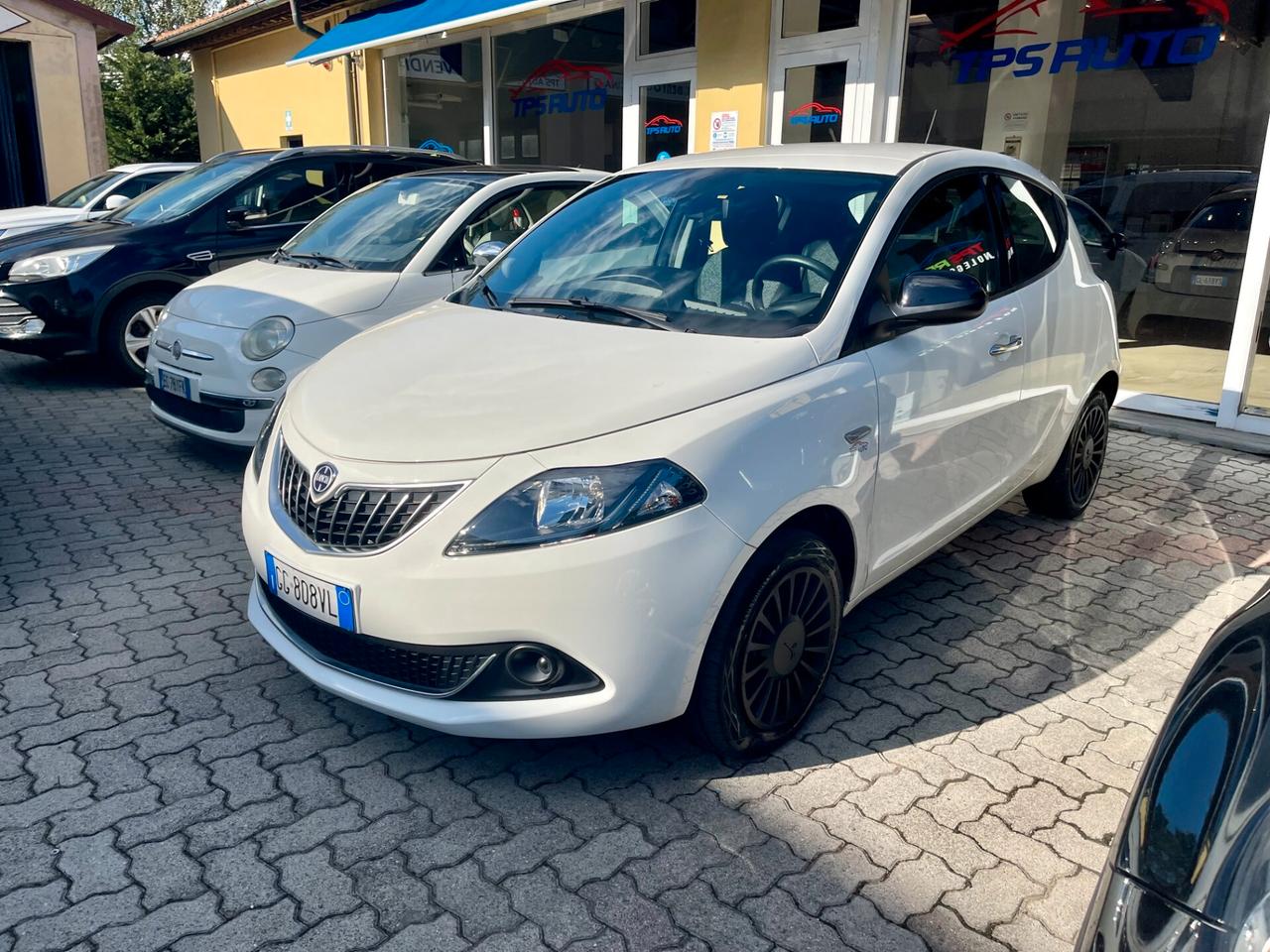 Lancia Ypsilon 1.0 FireFly 5 porte S&S Hybrid Silver