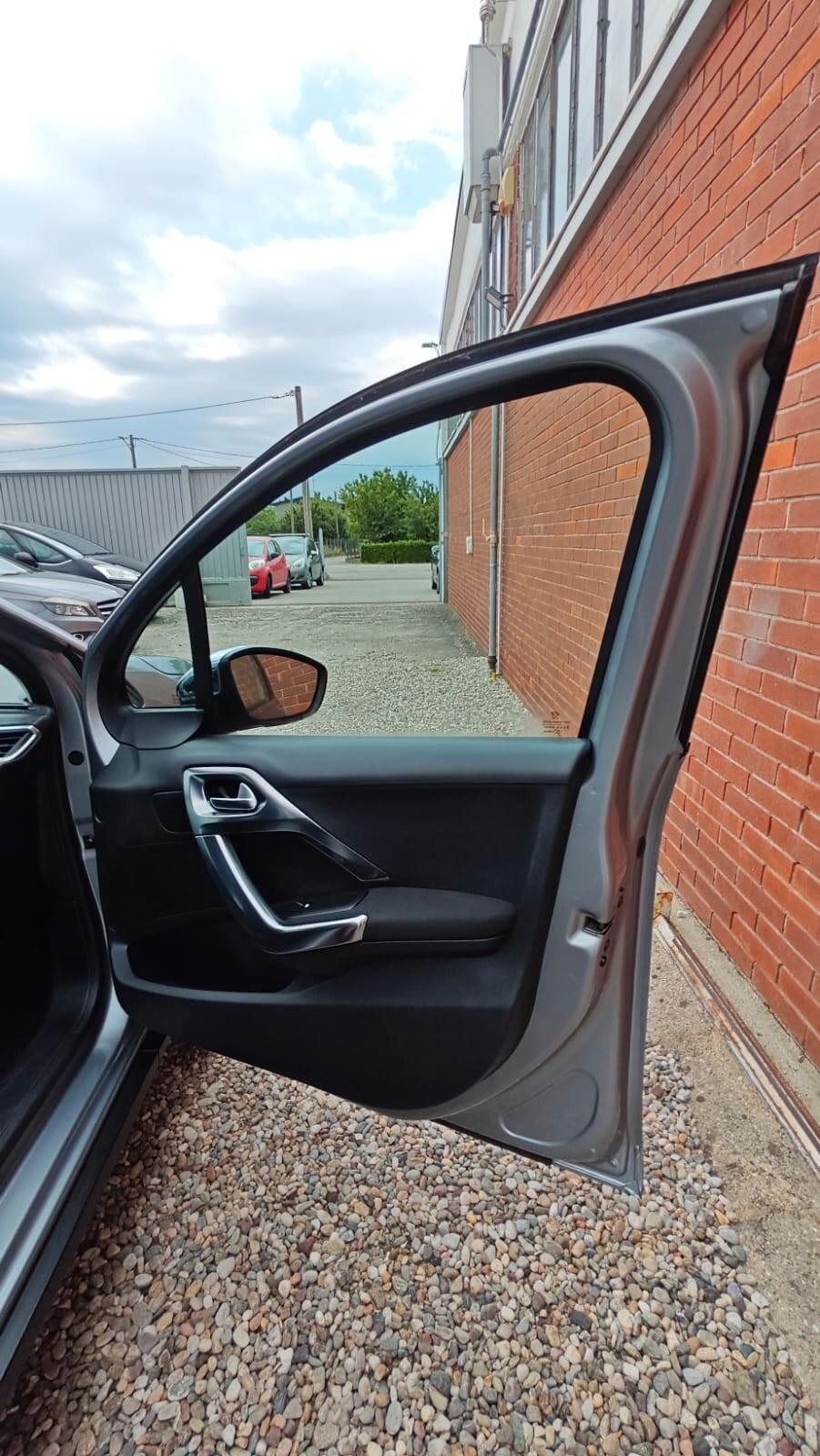 Peugeot 2008 BlueHDi 120 S&S Allure