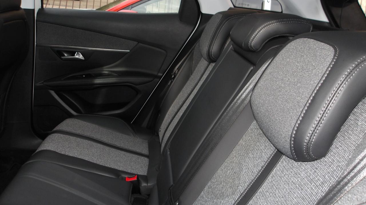 PEUGEOT 3008 1.6 TDI-AUTO-RETROC-PREZZO PROMO!