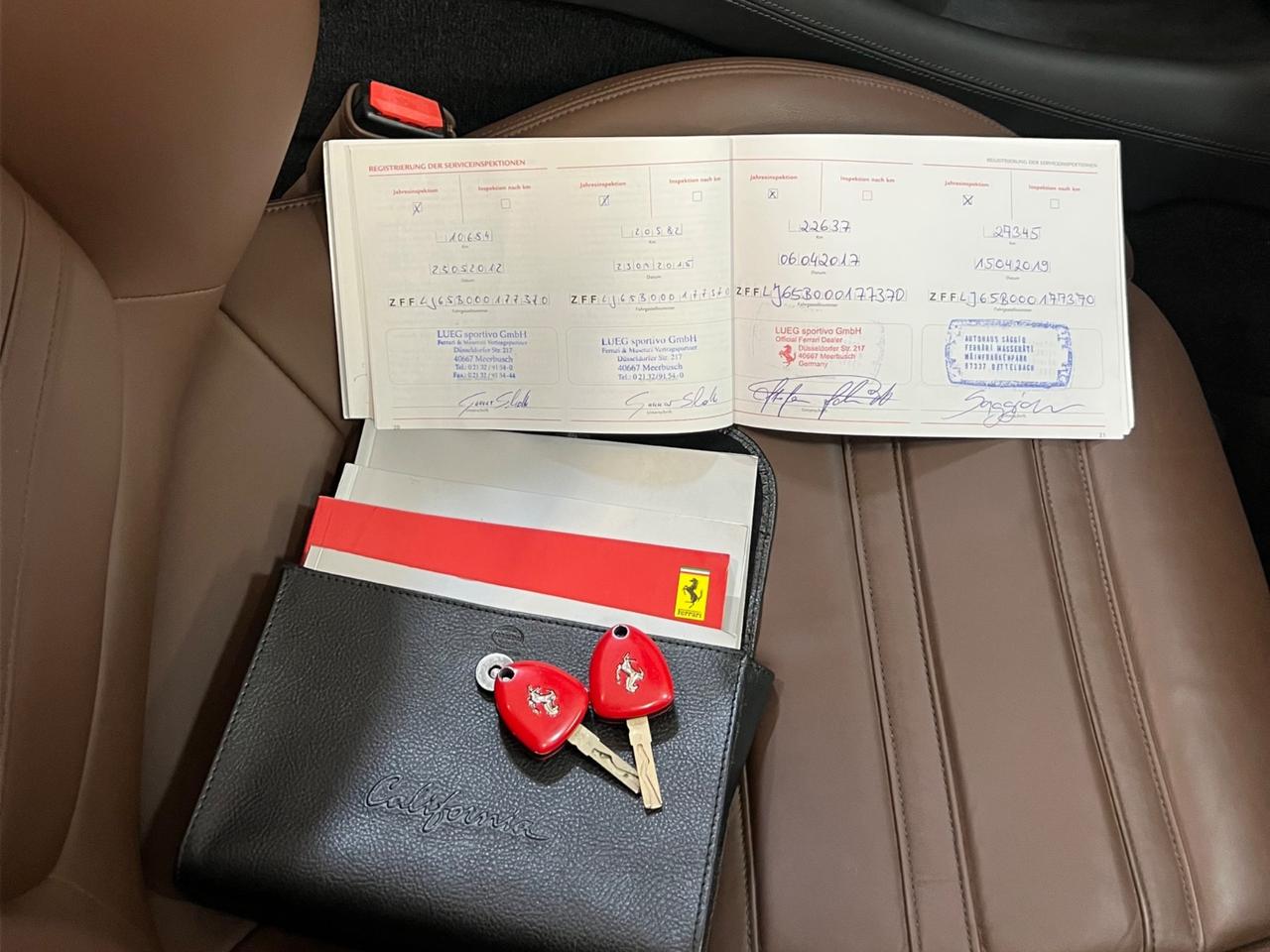 Ferrari California DCT Book service