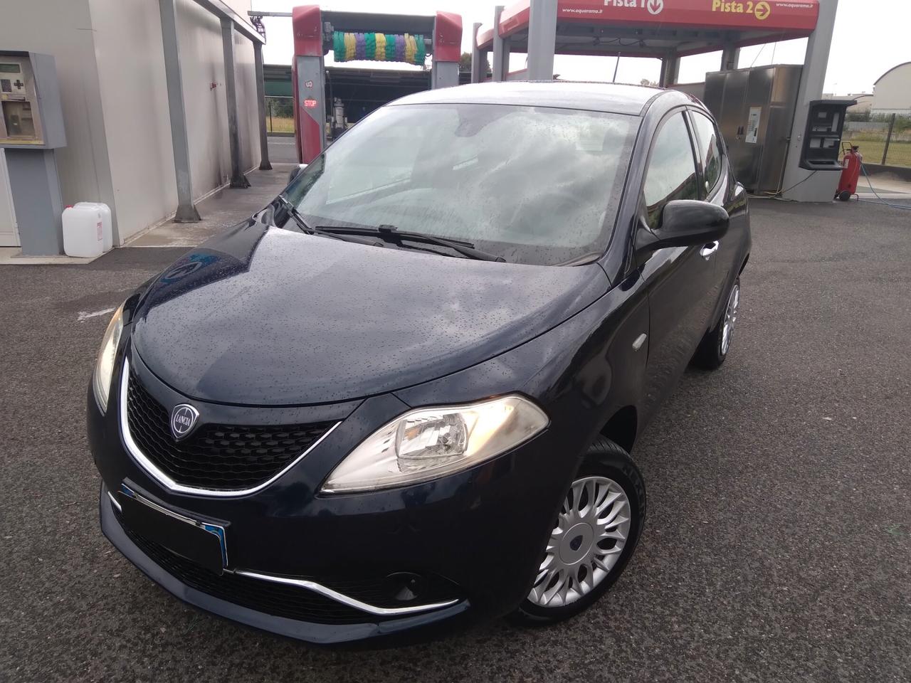 Lancia Ypsilon 0.9 TwinAir 85 CV 5 porte Metano Ecochic Platinum
