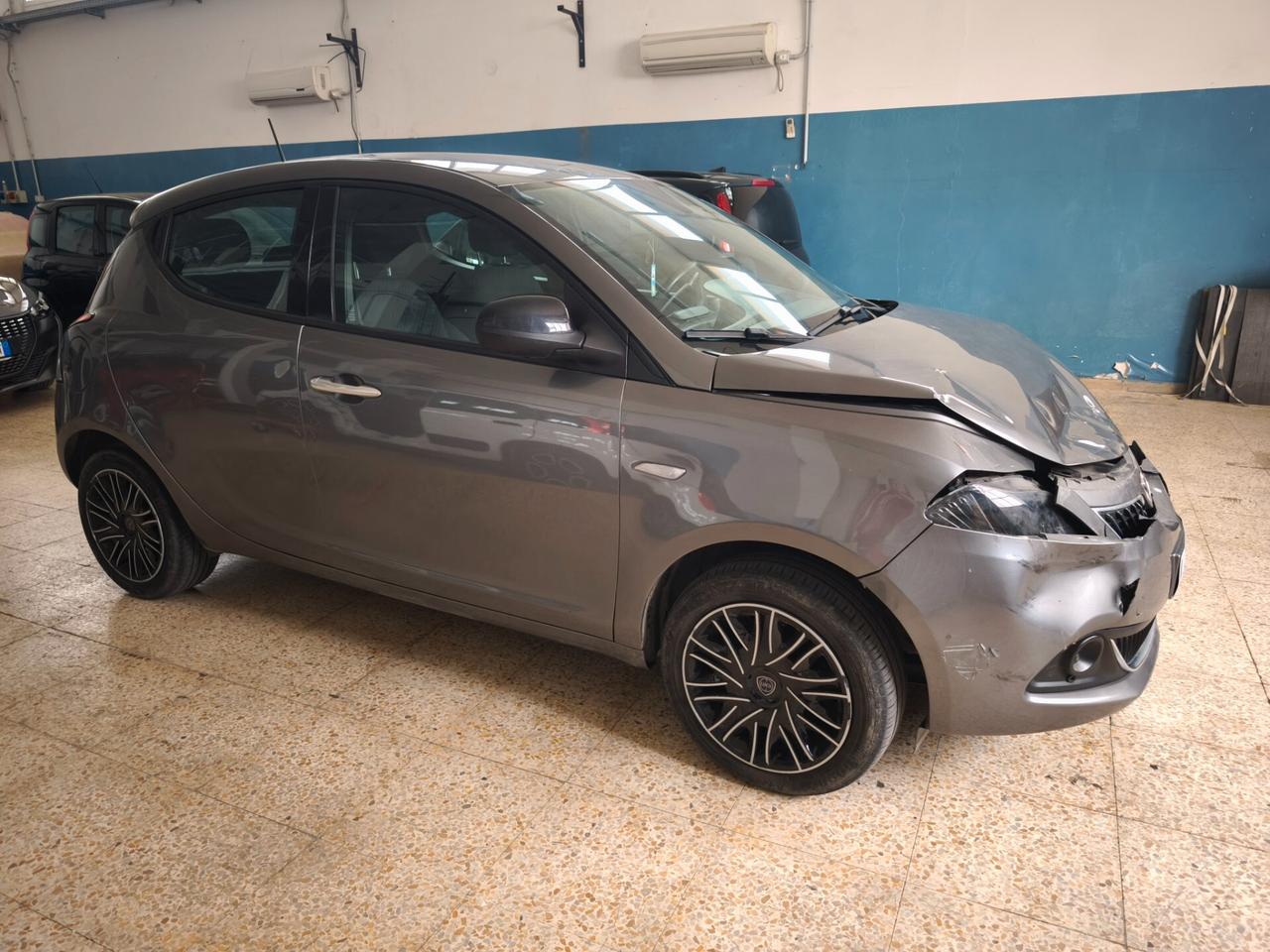 Lancia Ypsilon 5 porte S&S Hybrid Gold INCIDENTATA