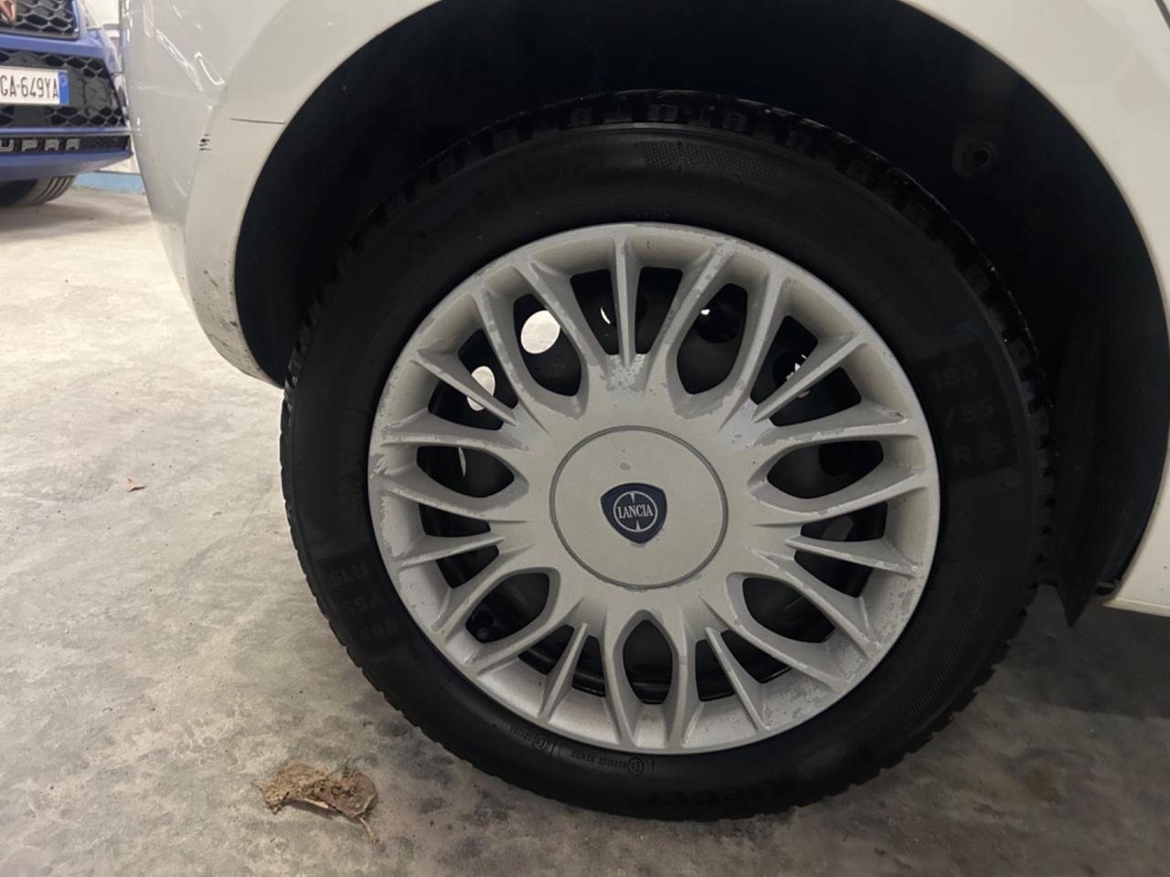 Lancia Ypsilon 1.2 69 CV 5 porte Platinum