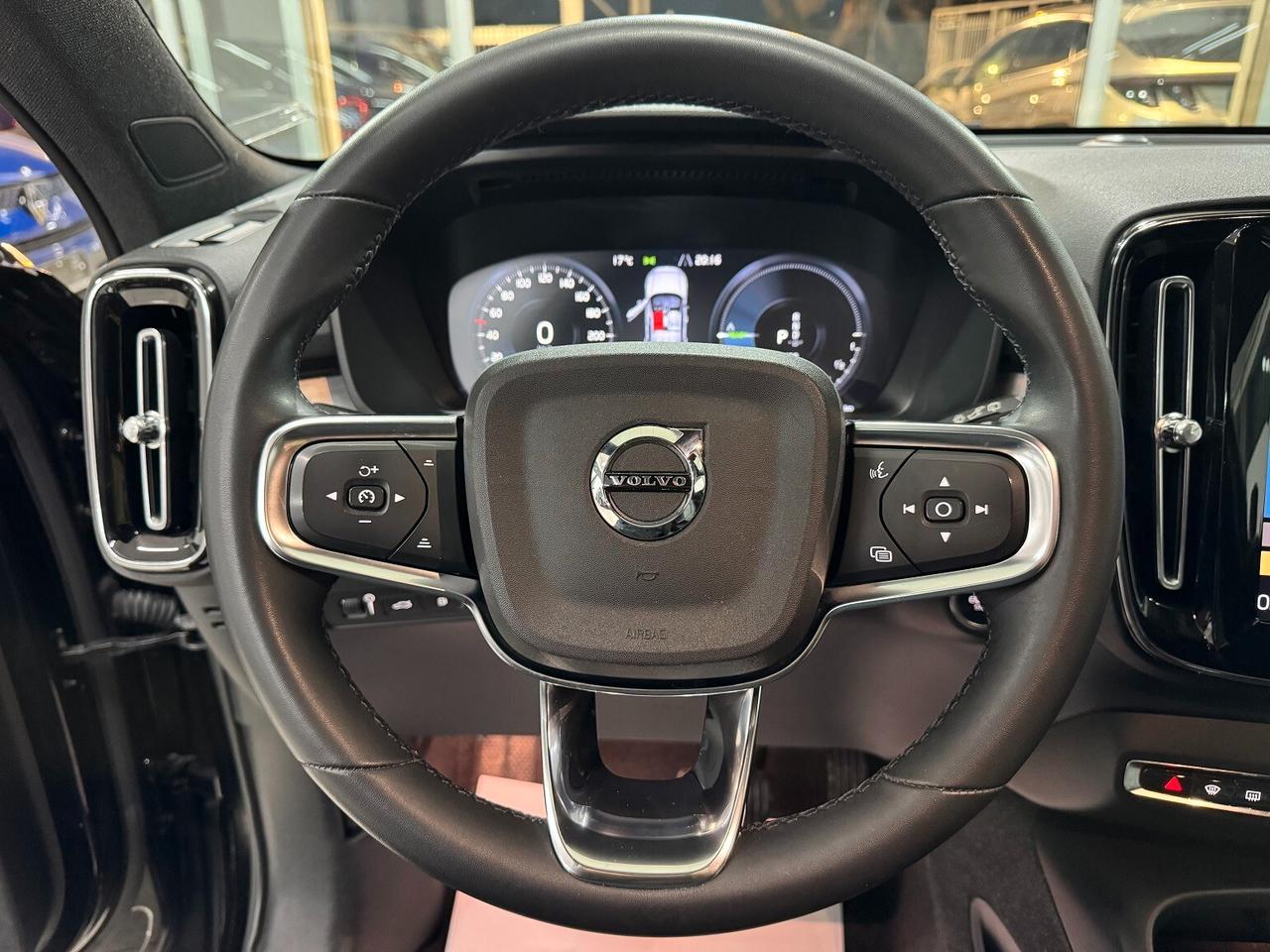 XC40 T4 Plug-in Hybrid Core VETRI SCURI BELLA