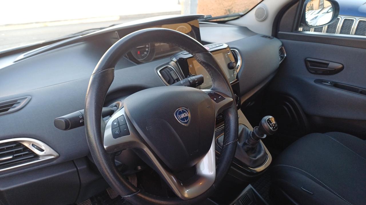 Lancia Ypsilon 1.0 FireFly 5 porte S&S Hybrid Gold