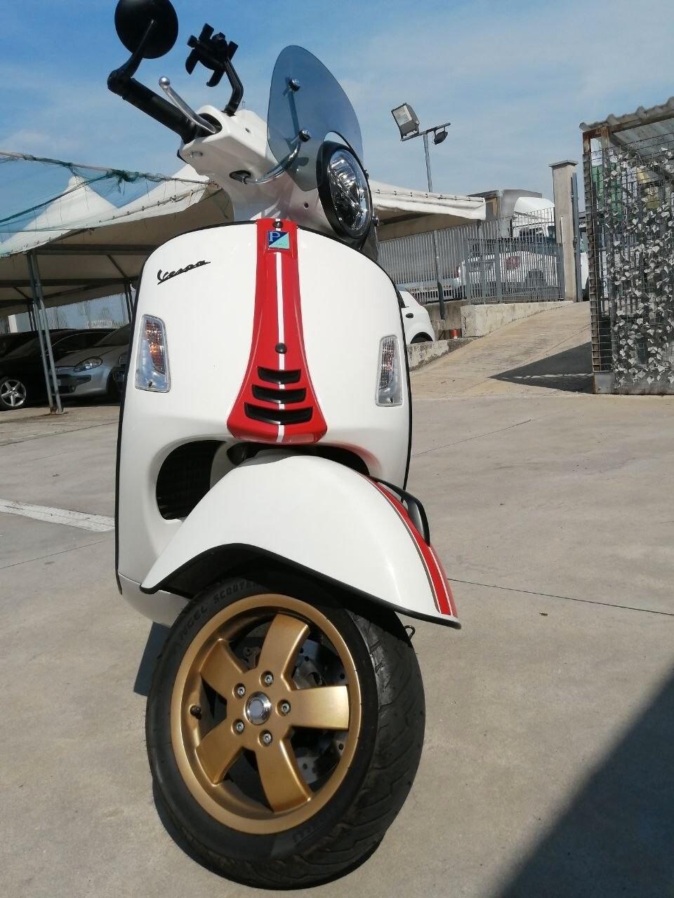 Piaggio Vespa 300 GTS hpe SUPER RACING SIXTIES