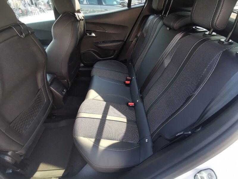 Peugeot 2008 Hybrid 136 e-DCS6 GT auto