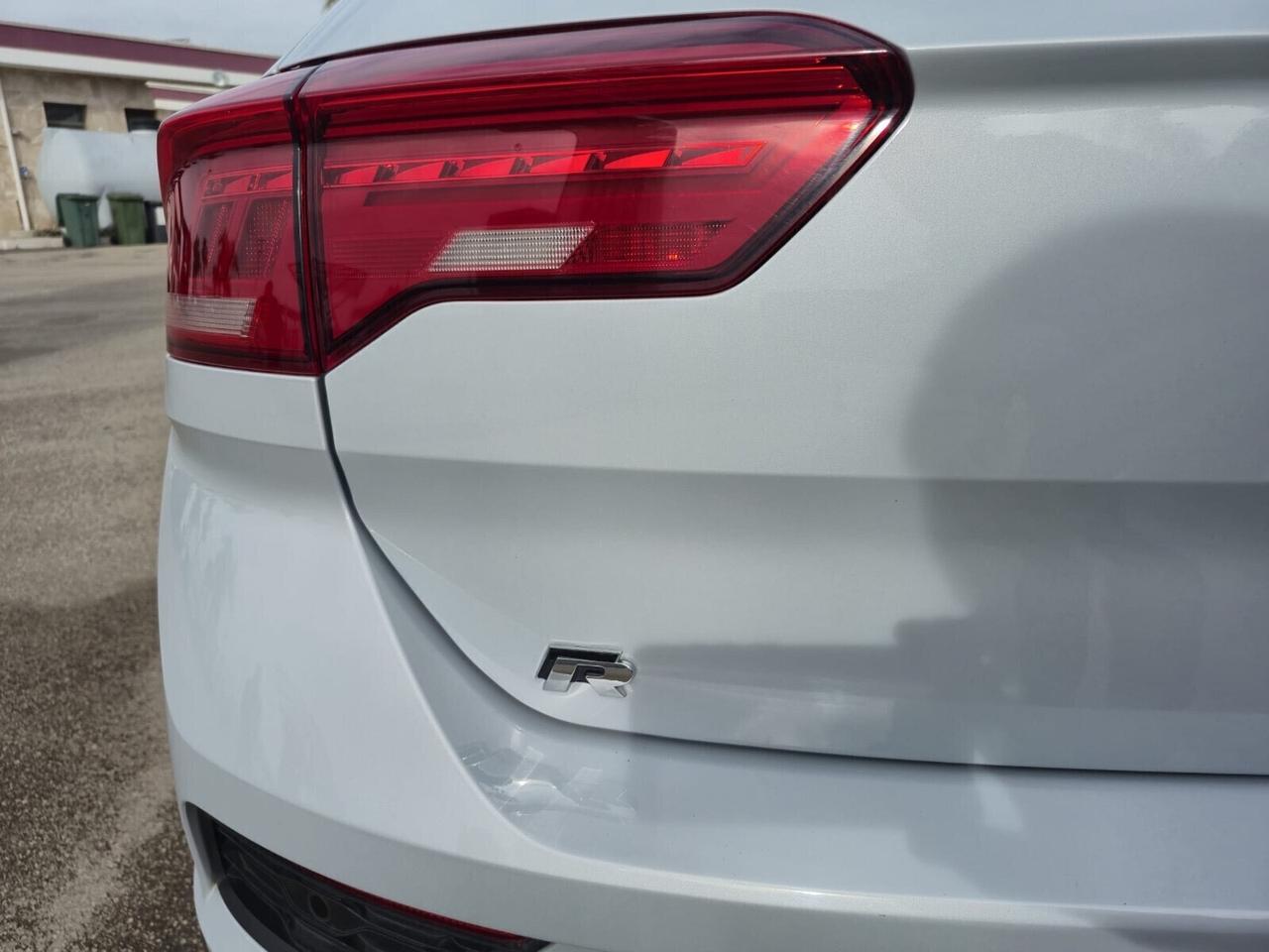 VOLKSWAGEN T-ROC 1.5 BENZINA 150 CV DSG ALLESTIMENTO R-LINE -2021