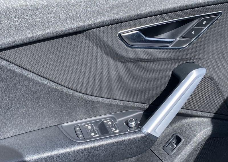 Audi Q2 S Line interno ed esterno 2.0 TDI 150CV S-Tronic 35