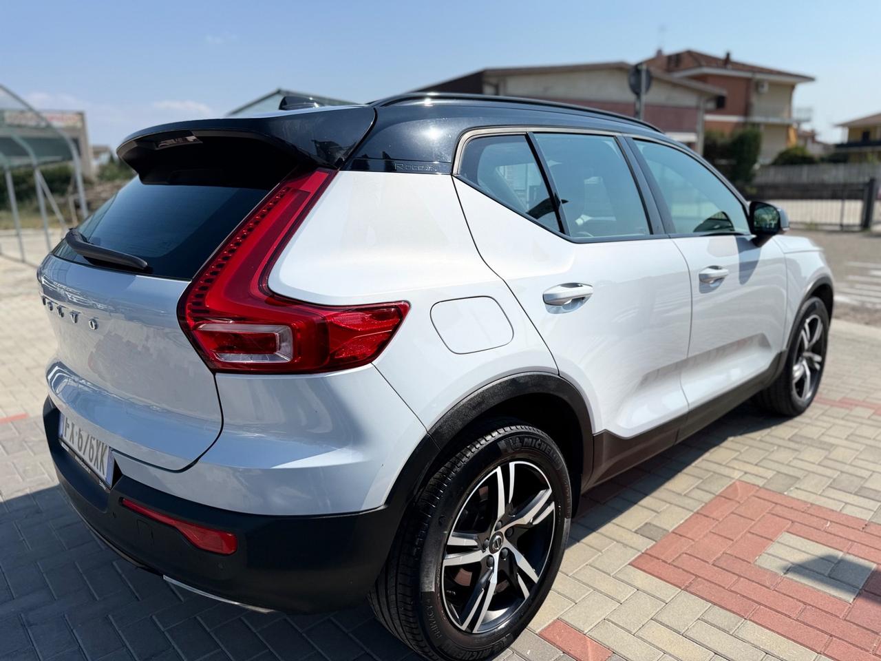 Volvo XC40 T4 Geartronic R-design 190CV PERLATO