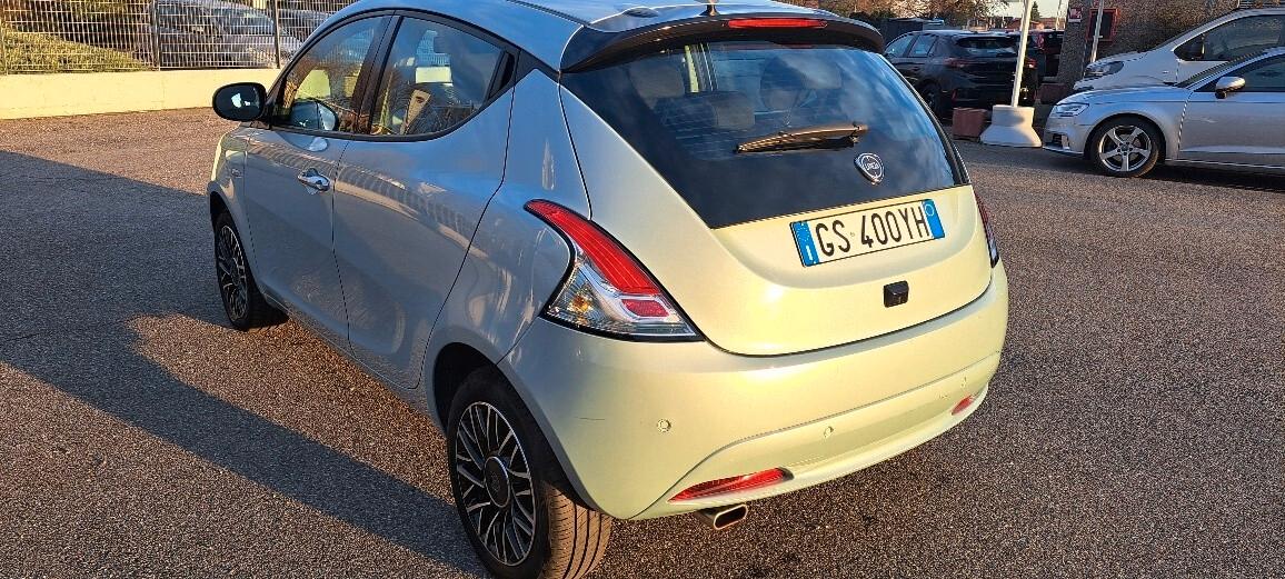 Lancia Ypsilon 1.0 FireFly 5 porte S&S Hybrid Platino