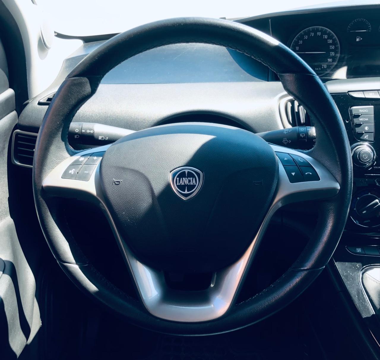 Lancia Ypsilon 1.0 FireFly 5 porte S&S Hybrid Ecochic Gold
