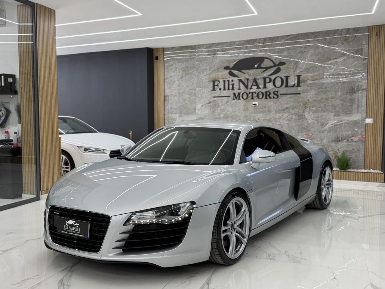 Audi R8 4.2 V8 FSI quattro R tronic