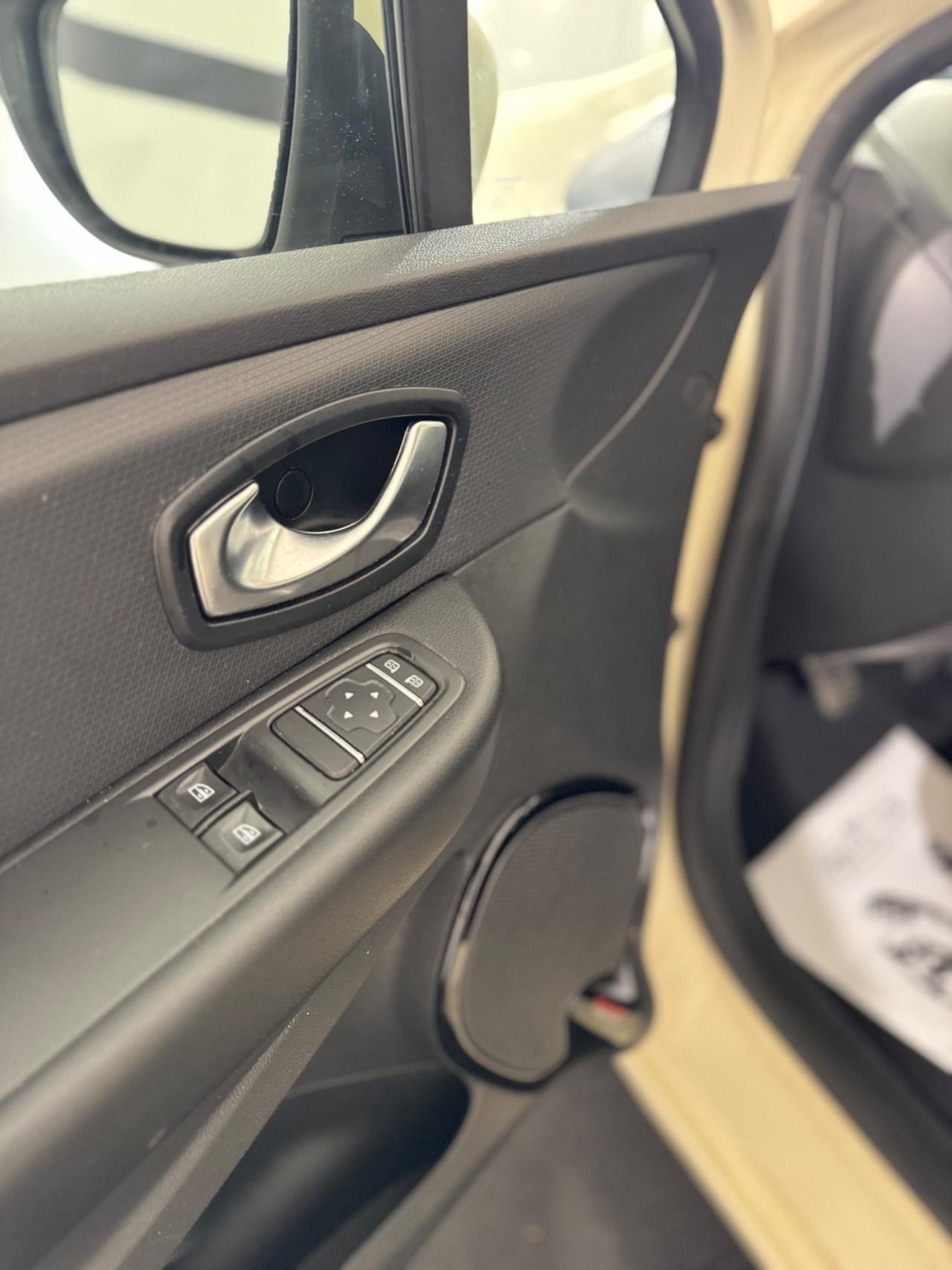 Renault Clio TCe 5 porte Energy Intens