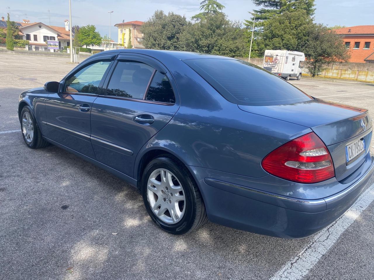 Mercedes-benz E 270 CDI cat Elegance