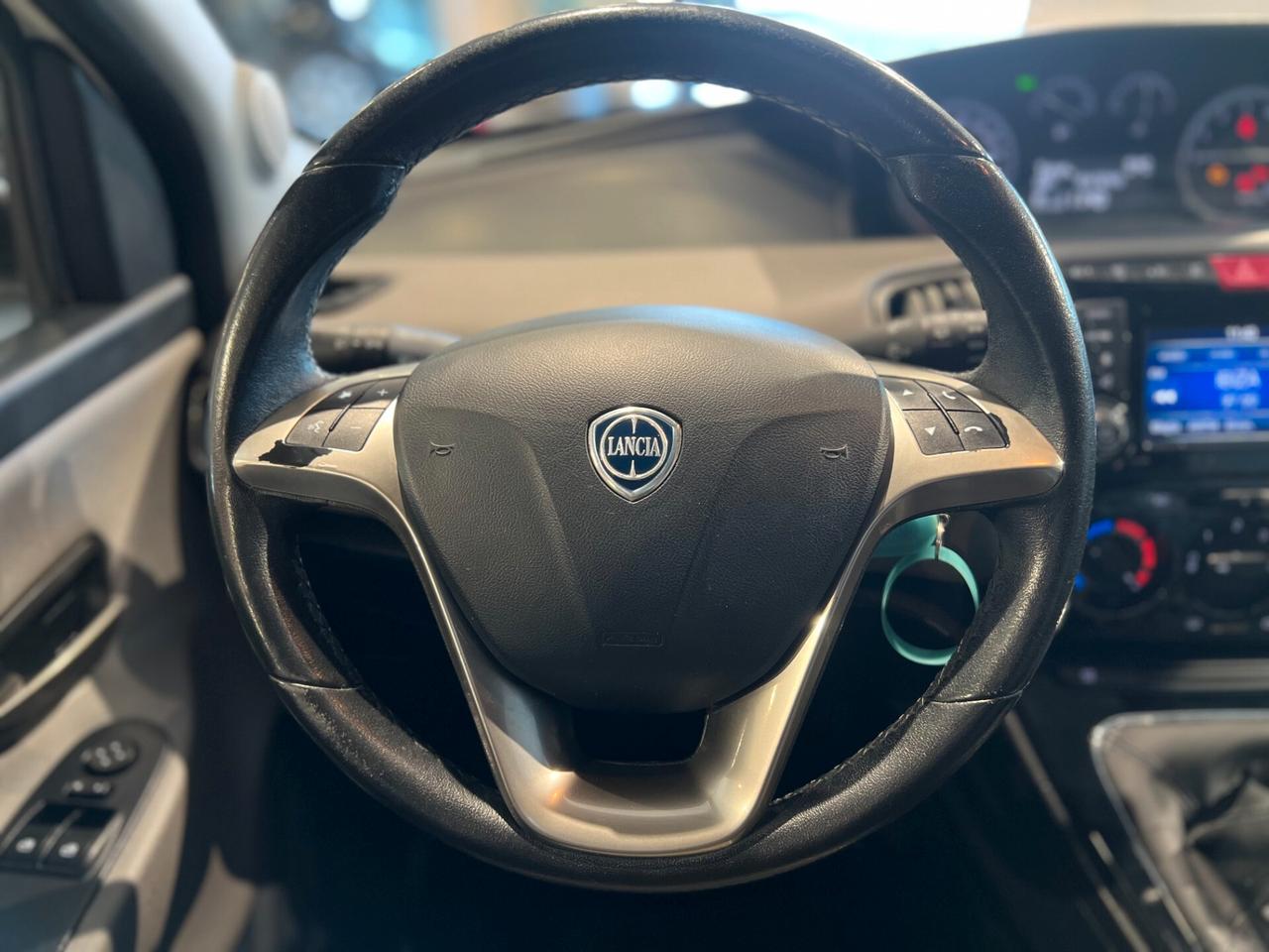 Lancia Ypsilon 1.2 69 CV 5p. GPL Ecochic Gold