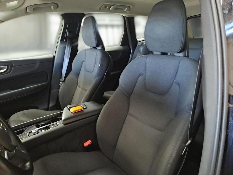 VOLVO XC60 B4 D AWD AUTOMATICO MOMENTUM PRO SUV