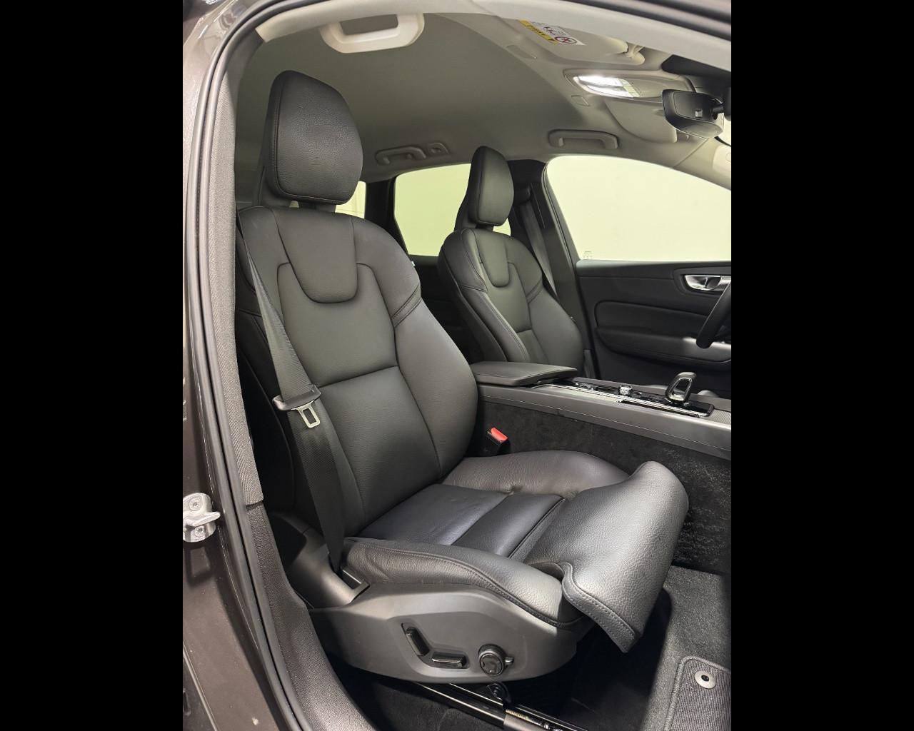 VOLVO XC60 B4 GEARTRONIC PLUS DARK