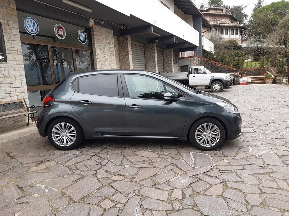 Peugeot 208 PureTech 82 5 porte Allure NEO PATENTATI