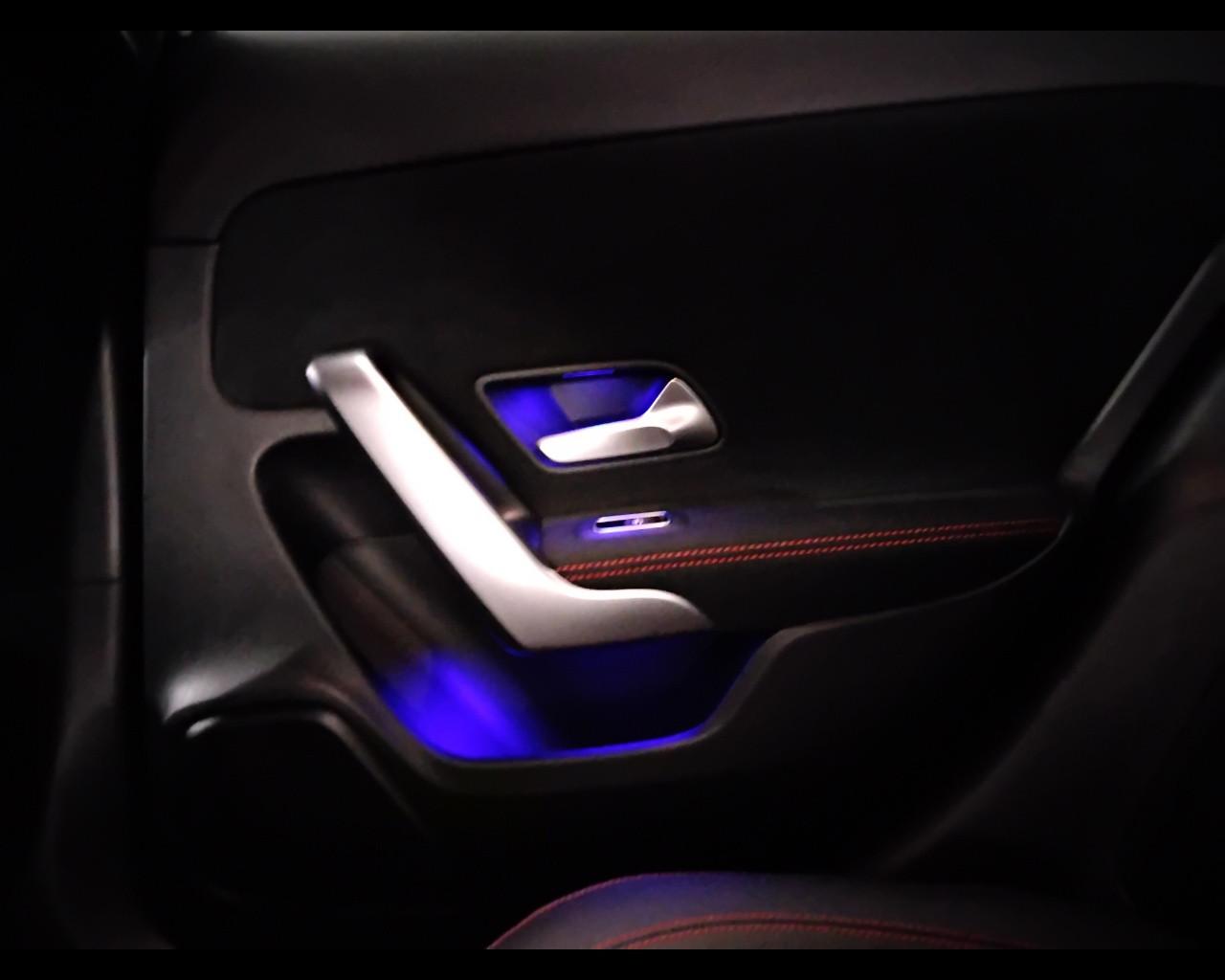 Mercedes-Benz Classe A - V177 2023 - A 180 d AMG Line Advanced Plus auto