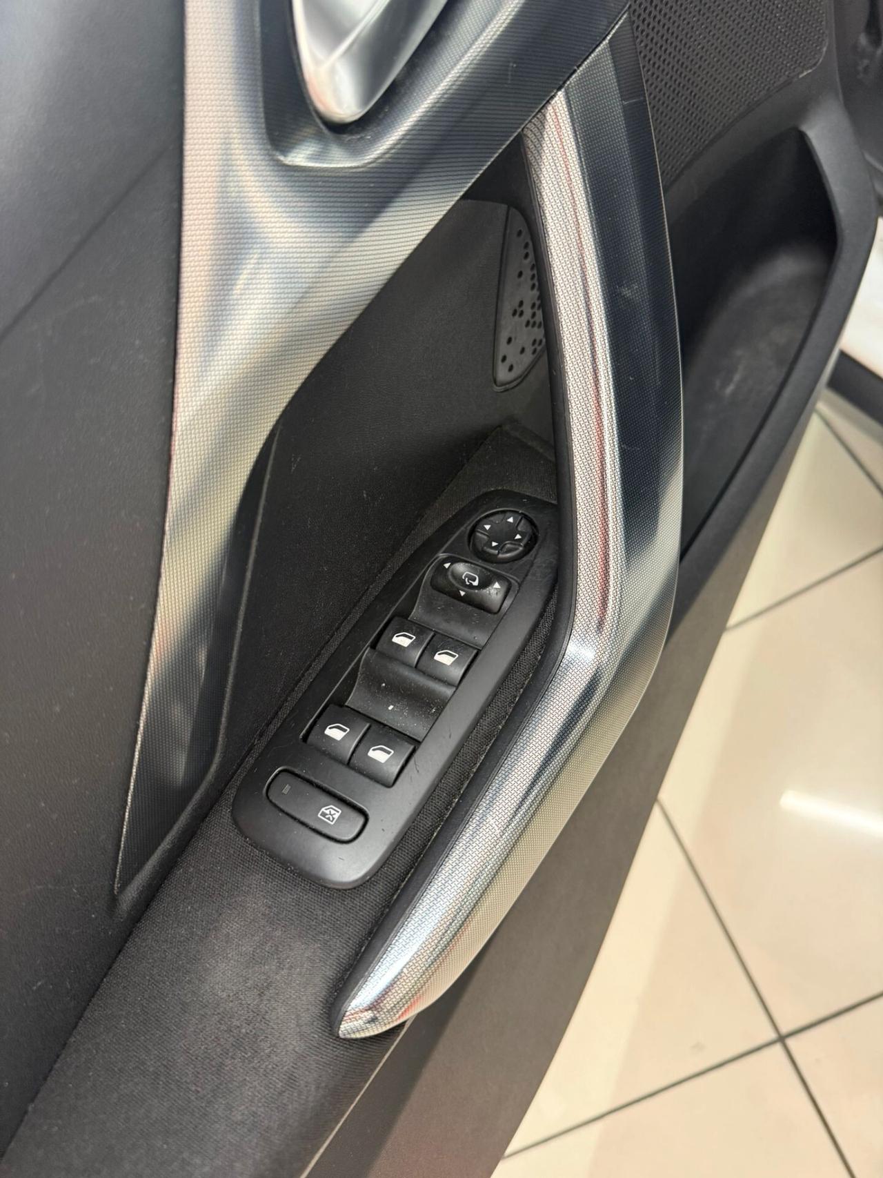 Peugeot 2008 1.6 e-HDi 115 CV Stop&Start Allure