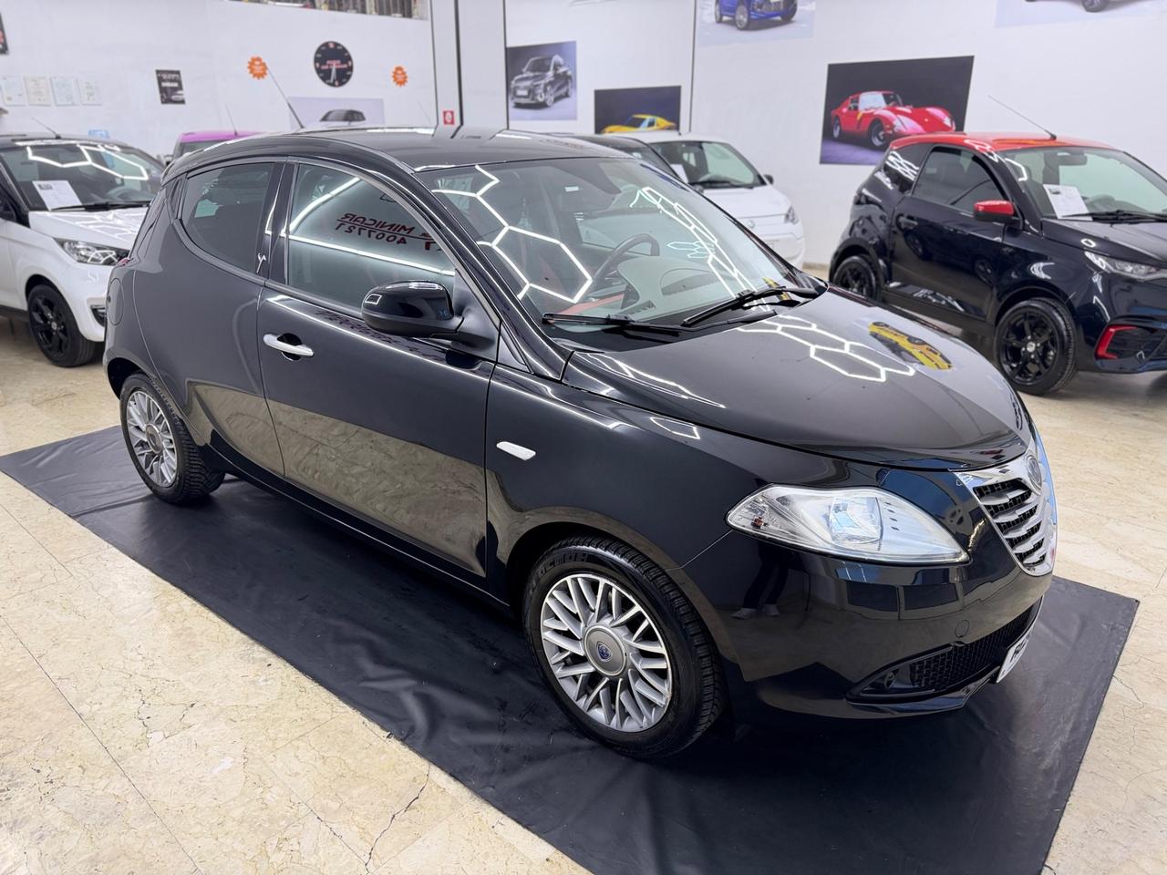 Lancia Ypsilon 1.2 69Cv