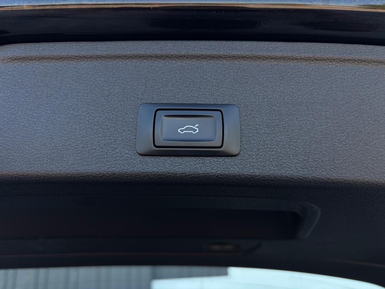 Audi A4 Avant 2.0 TDI 150 CV ultra Sport. Garanzia