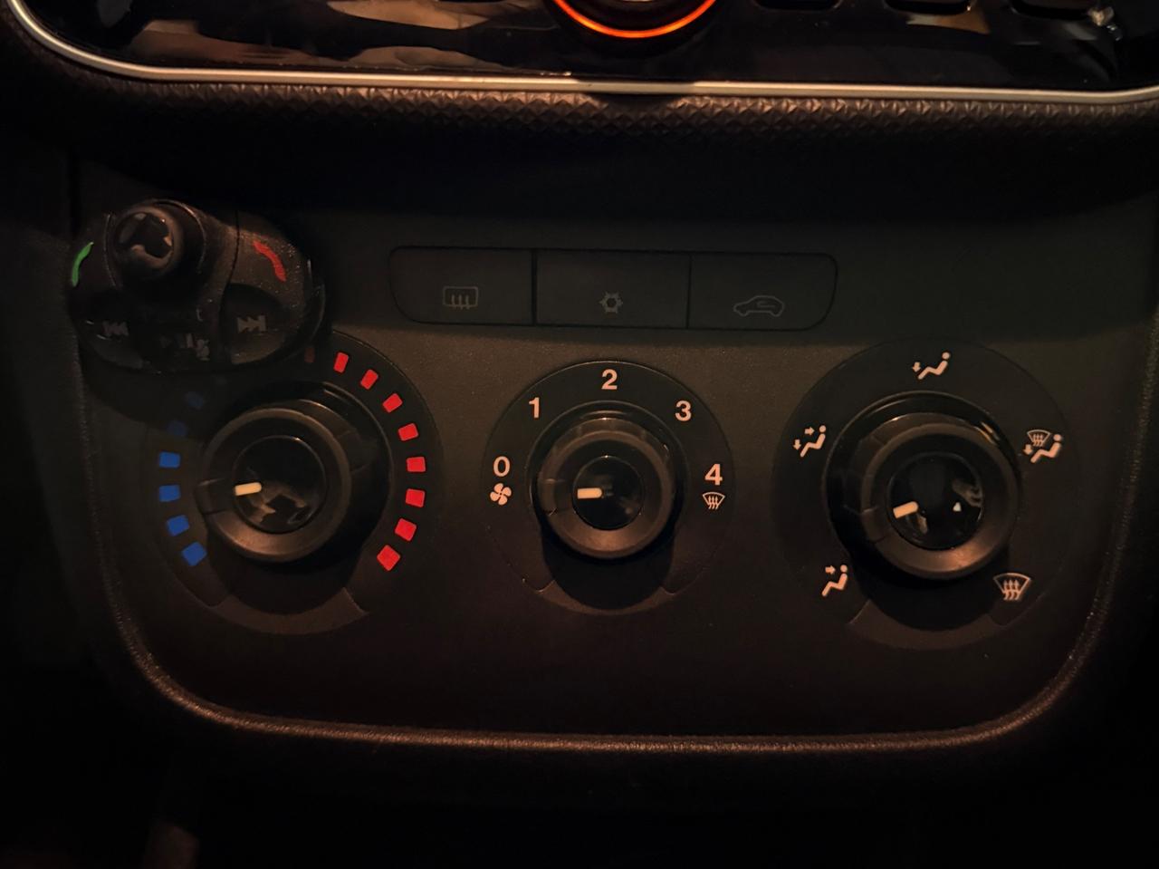STUPENDA FIAT PUNTO GPL CON SOLI 84.047 KM