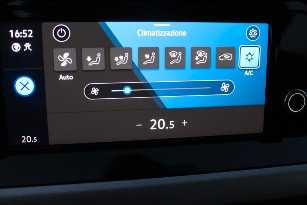 VOLKSWAGEN Golf 2.0 TDI DSG 115cv *Luci Ambiente *FULL LED