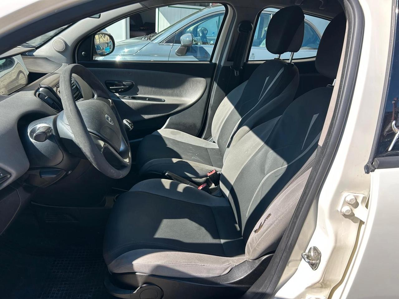 Lancia Ypsilon 1.2cc benzina 12 mesi garanzia-2013
